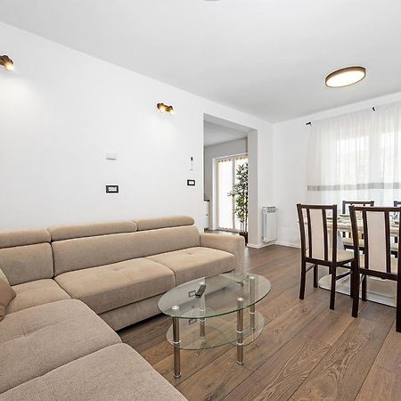 Apartment Delton Fažana Eksteriør bilde